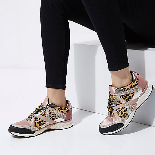 molly jeans river island asos,jacques-vertuk Stores In London Gold metallic leopard print runner sneakers Plimsolls / Sneakers Shoes / Boots women